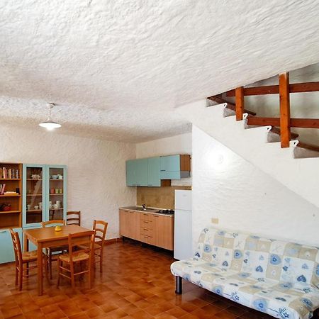 Appartamento Residenziale Trilocale 6 Posti Letto Via Loiri San Teodoro  Exterior photo