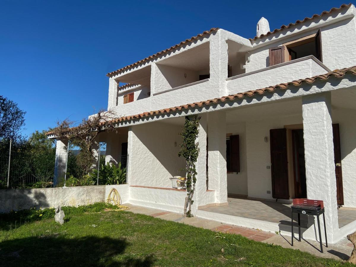 Appartamento Residenziale Trilocale 6 Posti Letto Via Loiri San Teodoro  Exterior photo