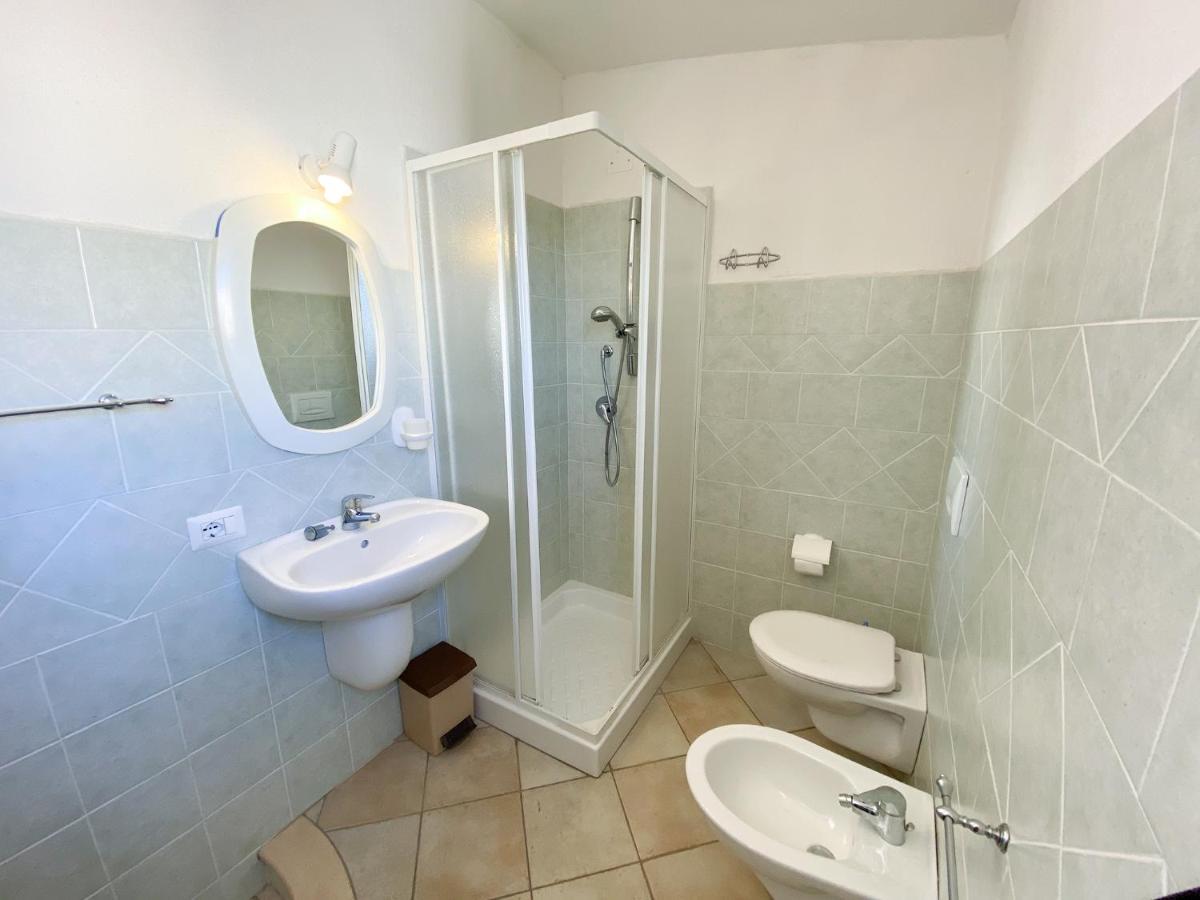 Appartamento Residenziale Trilocale 6 Posti Letto Via Loiri San Teodoro  Exterior photo