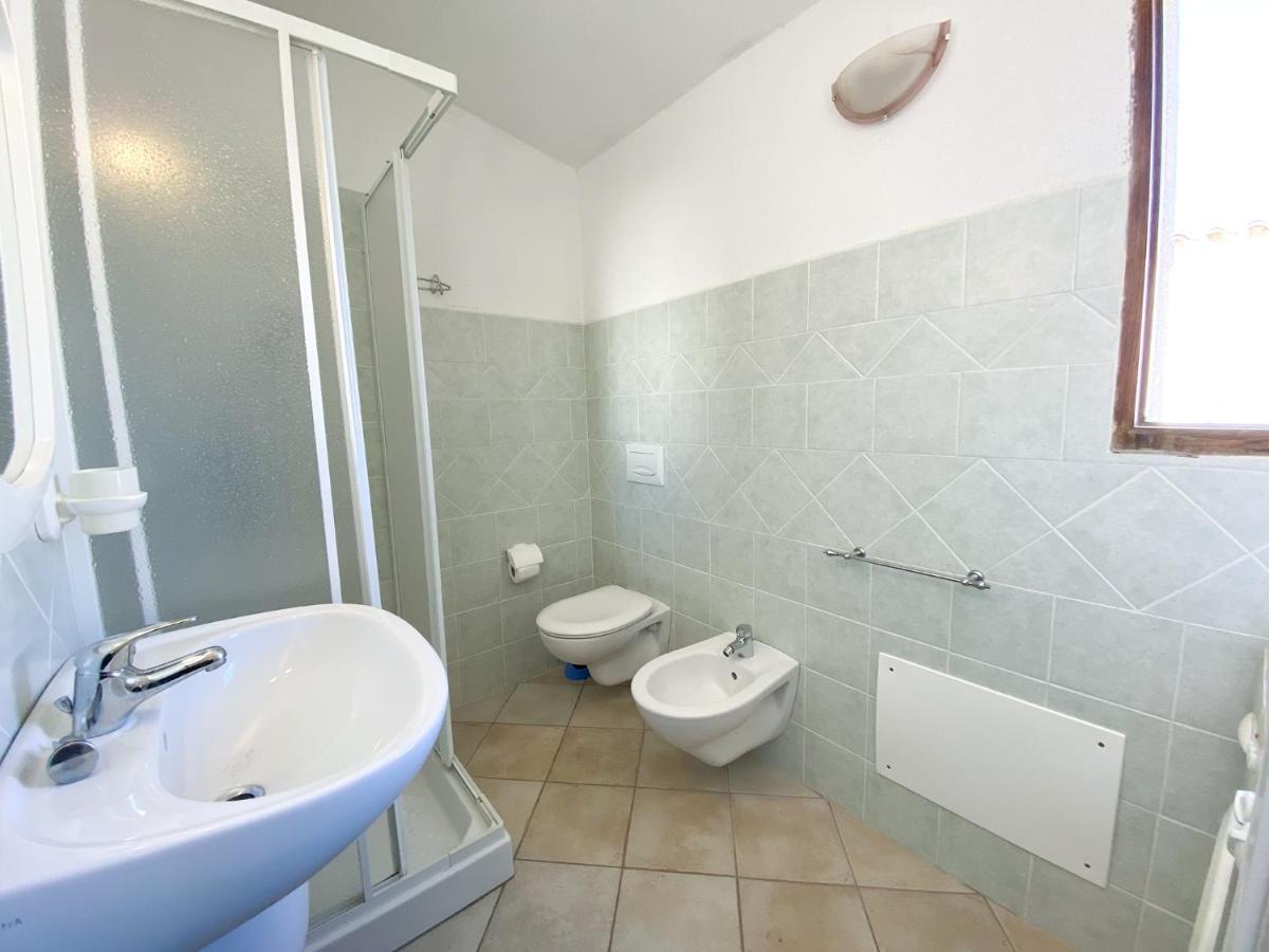 Appartamento Residenziale Trilocale 6 Posti Letto Via Loiri San Teodoro  Exterior photo