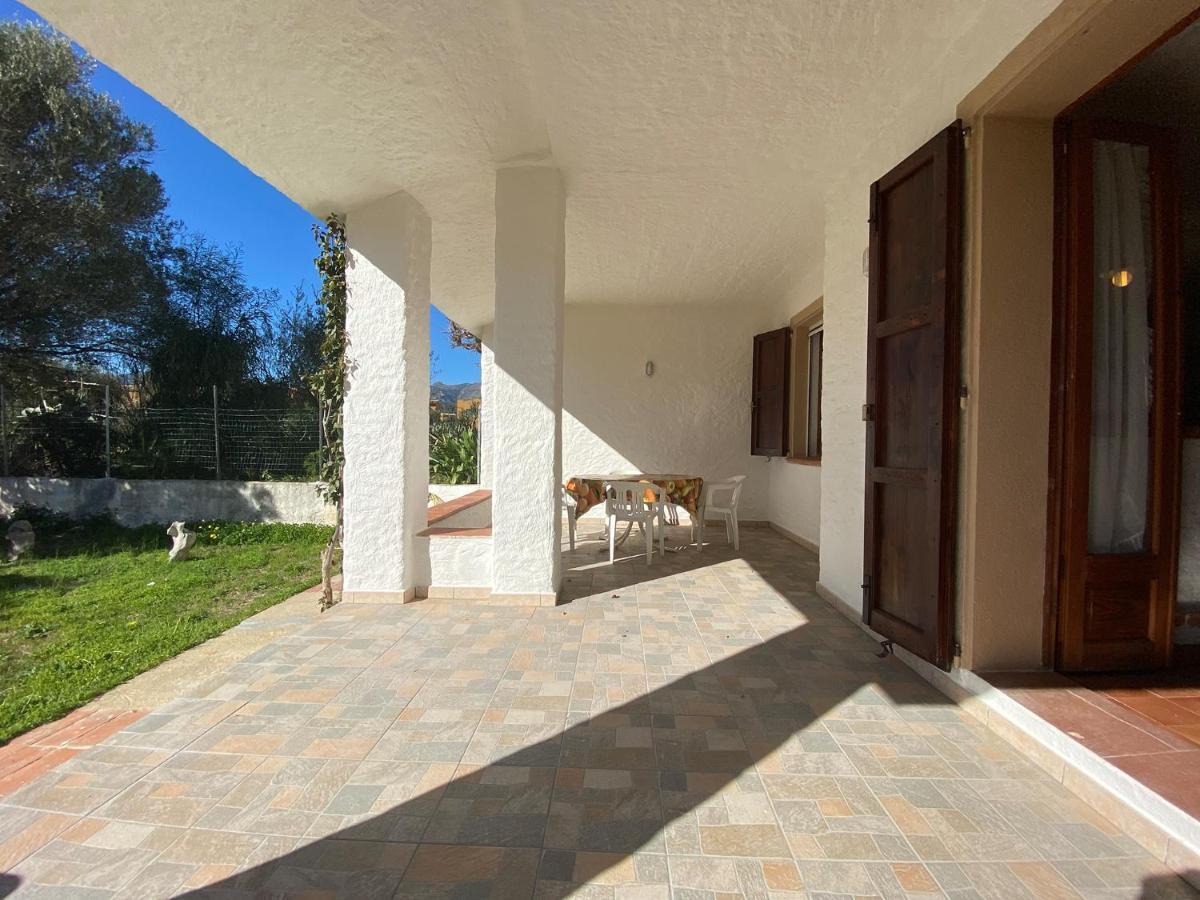 Appartamento Residenziale Trilocale 6 Posti Letto Via Loiri San Teodoro  Exterior photo